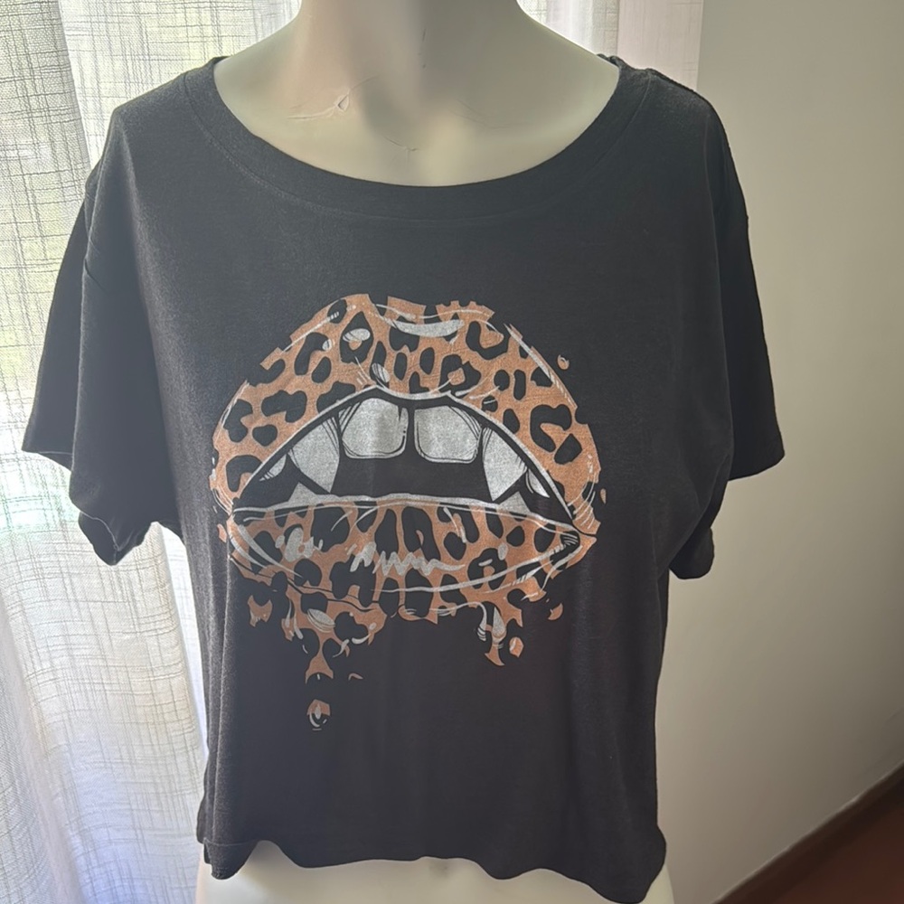 Vintage alt press Black Crop Tee with Leopard Lips Graphic